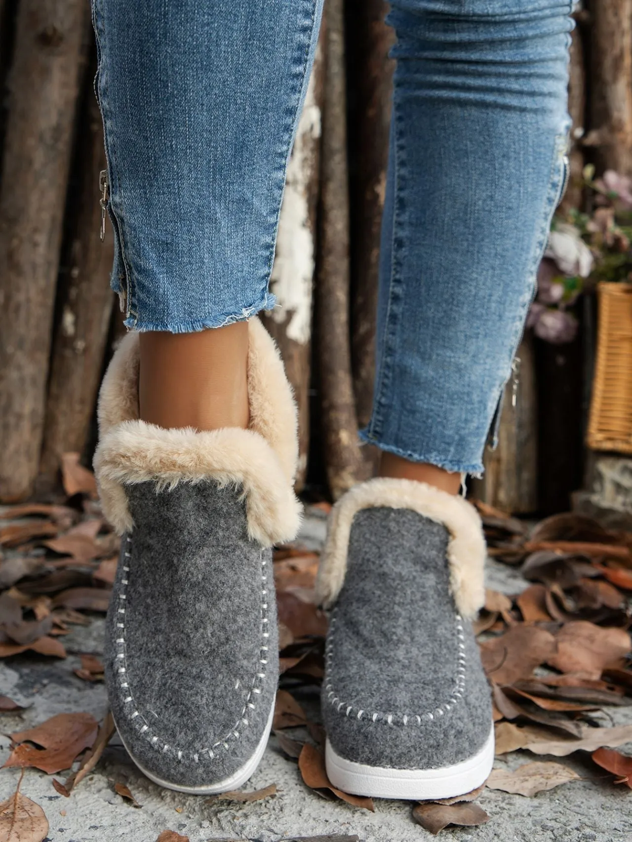binfenxie  -  Furry Suede Round Toe Flat Sneakers