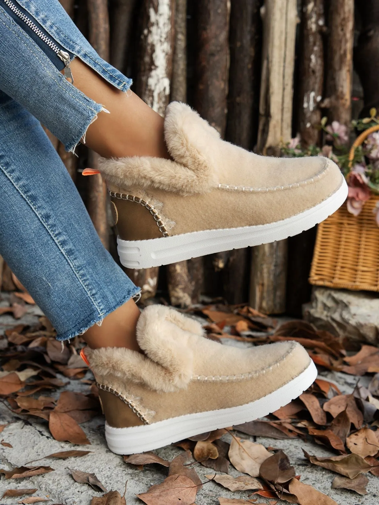 binfenxie  -  Furry Suede Round Toe Flat Sneakers