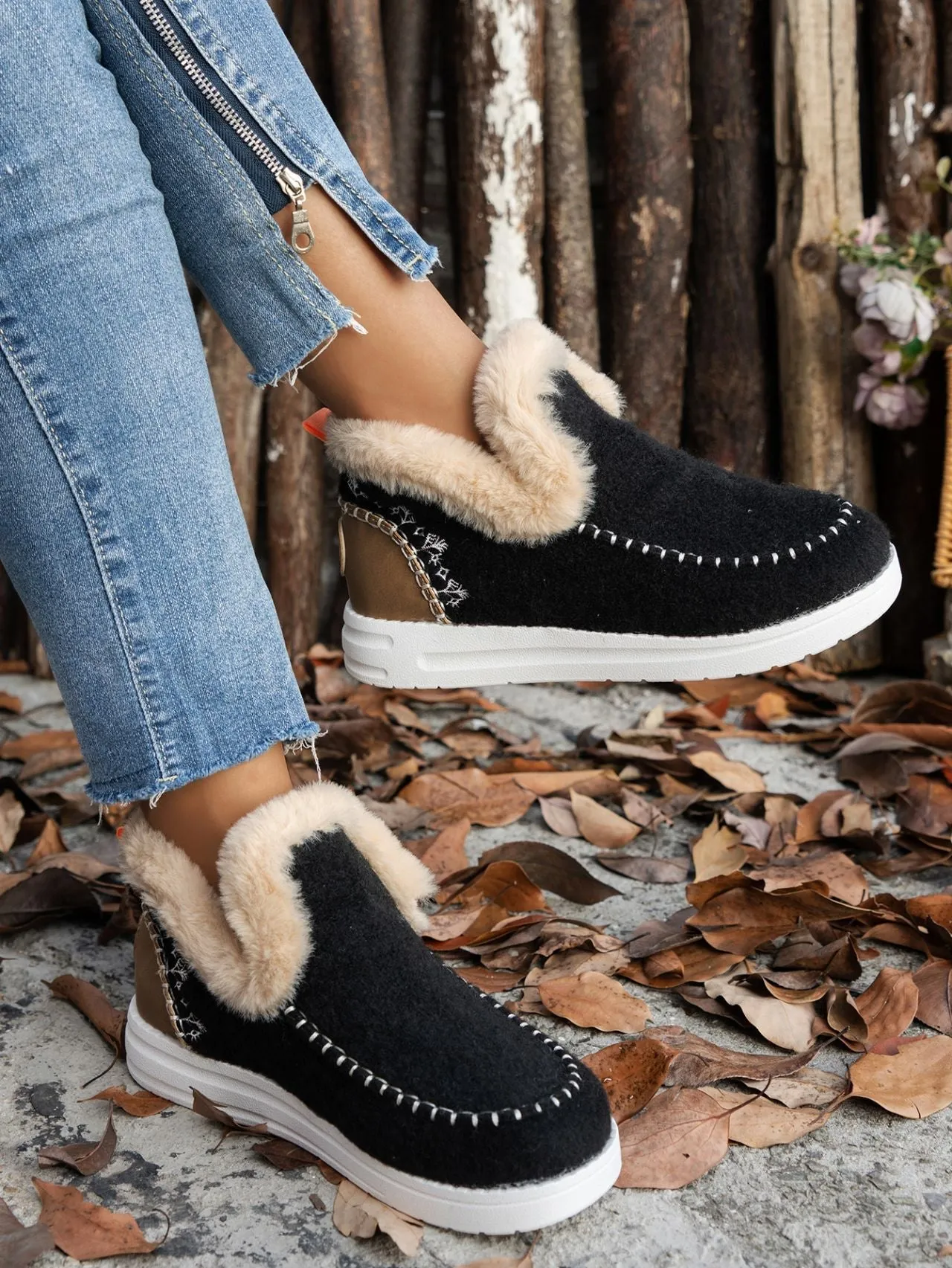 binfenxie  -  Furry Suede Round Toe Flat Sneakers
