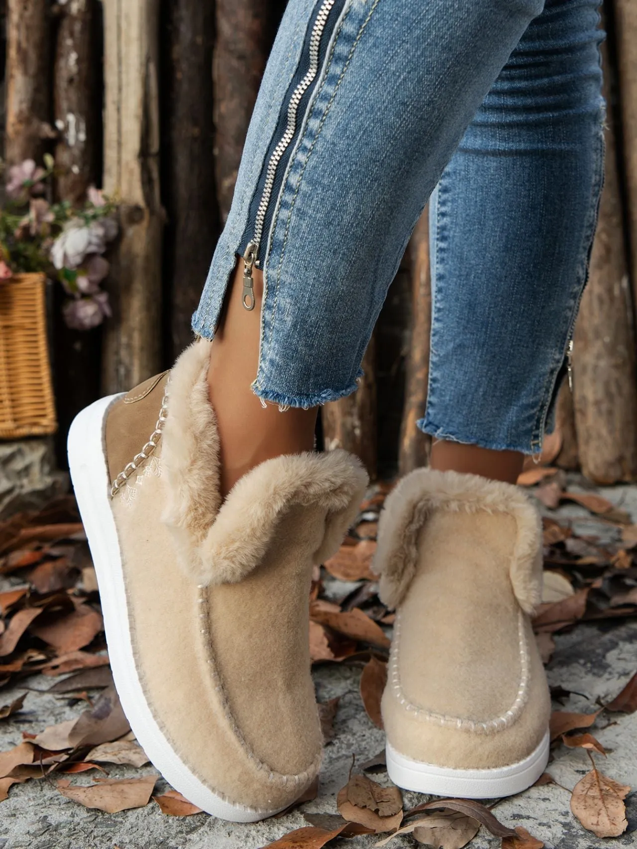 binfenxie  -  Furry Suede Round Toe Flat Sneakers