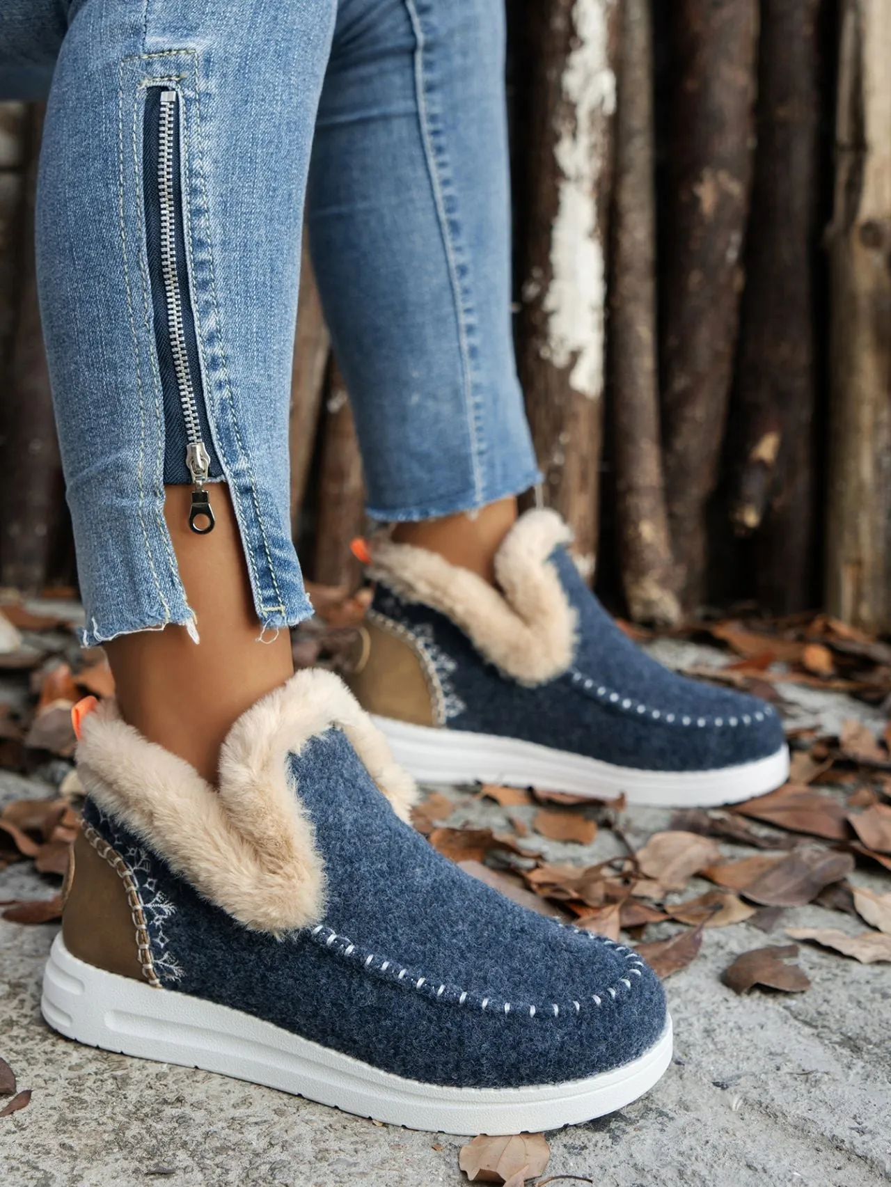 binfenxie  -  Furry Suede Round Toe Flat Sneakers