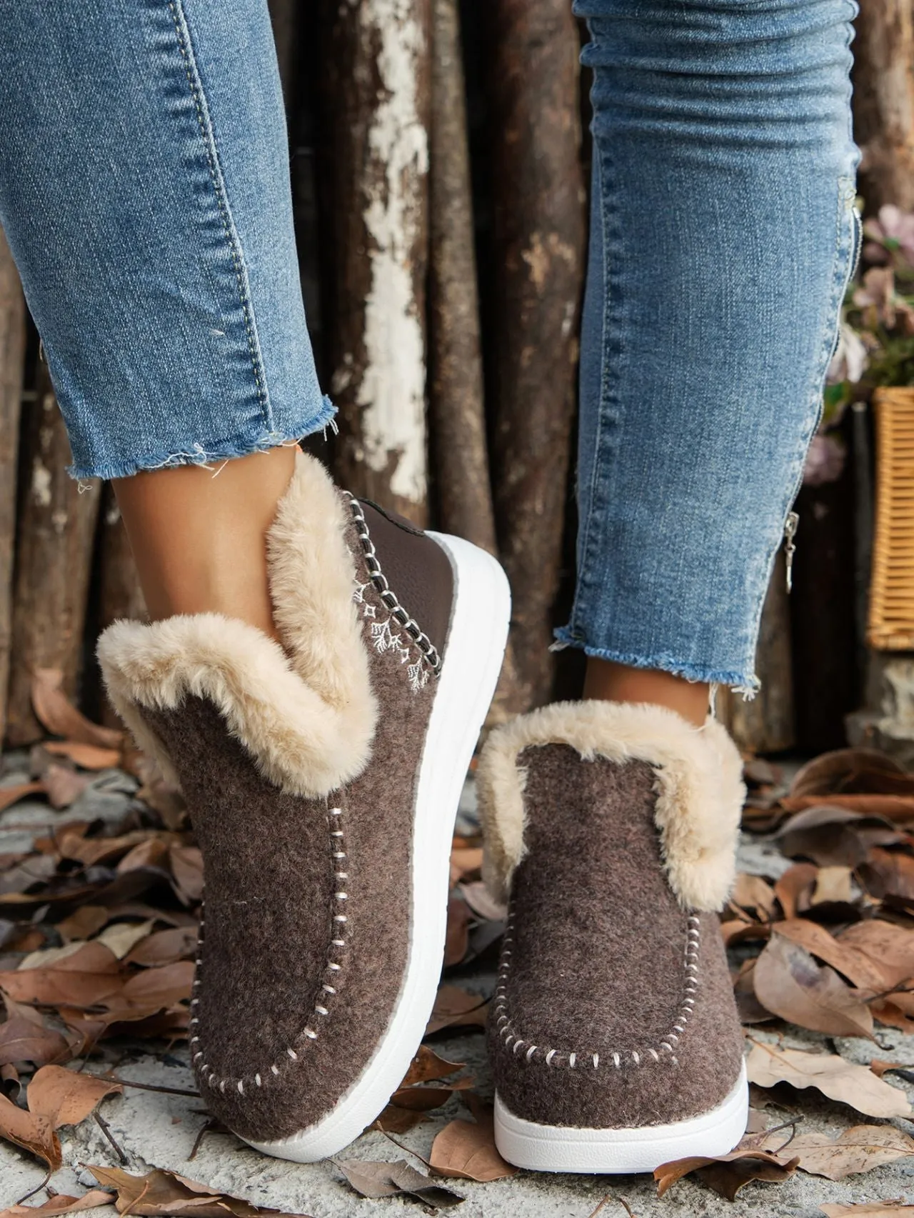 binfenxie  -  Furry Suede Round Toe Flat Sneakers