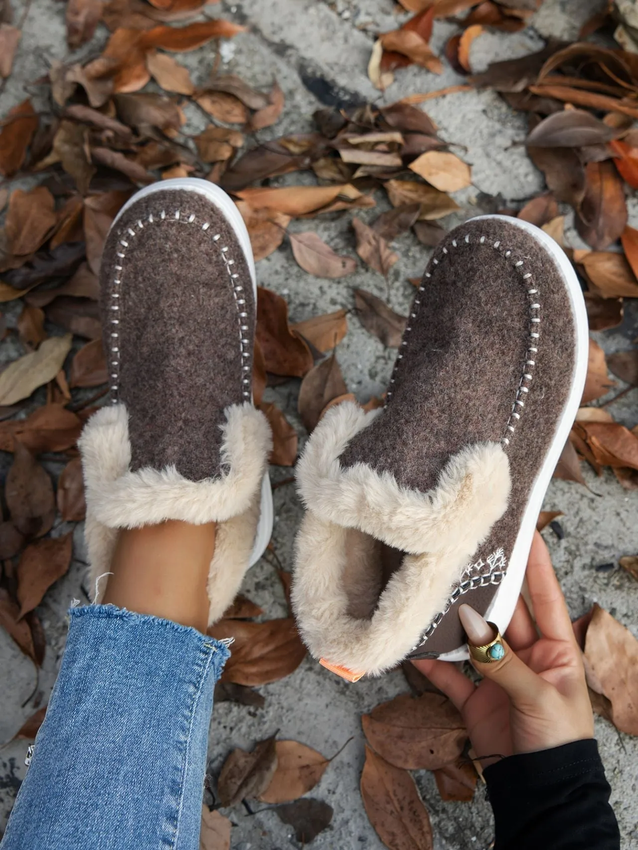 binfenxie  -  Furry Suede Round Toe Flat Sneakers