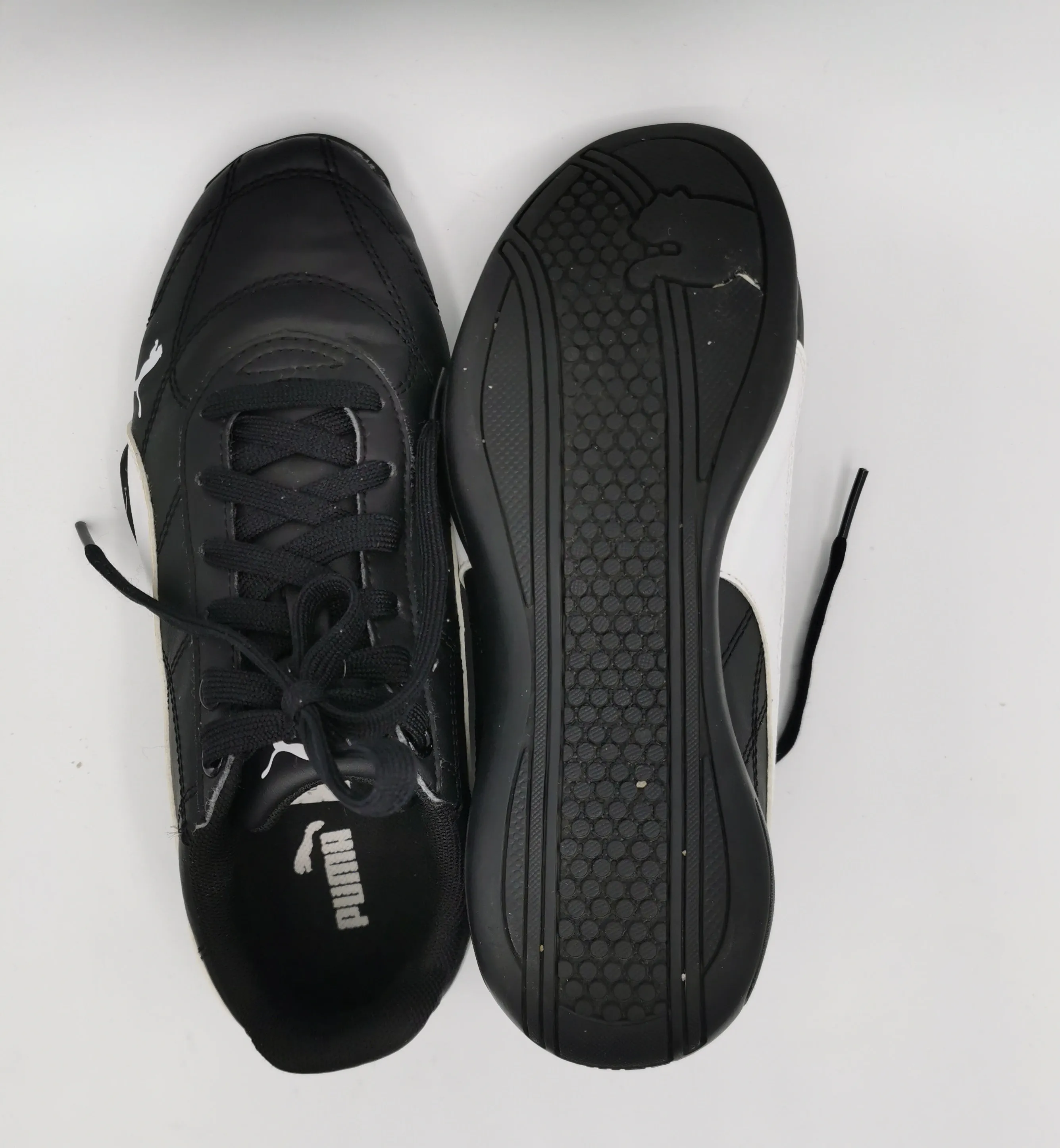 BOY SIZE 4.5 YOUTH - PUMA, Tune Cat Sneakers EUC B2