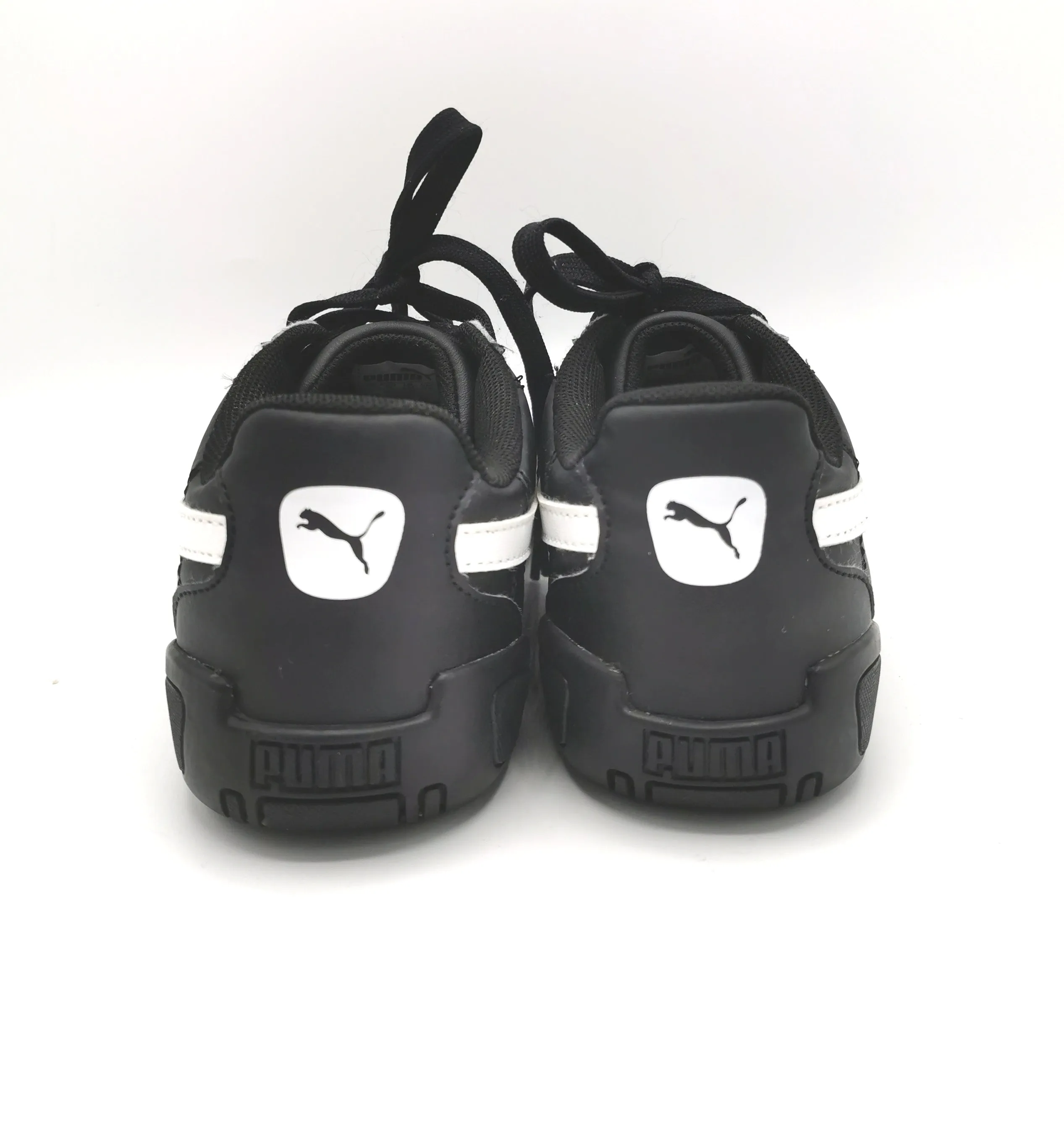 BOY SIZE 4.5 YOUTH - PUMA, Tune Cat Sneakers EUC B2