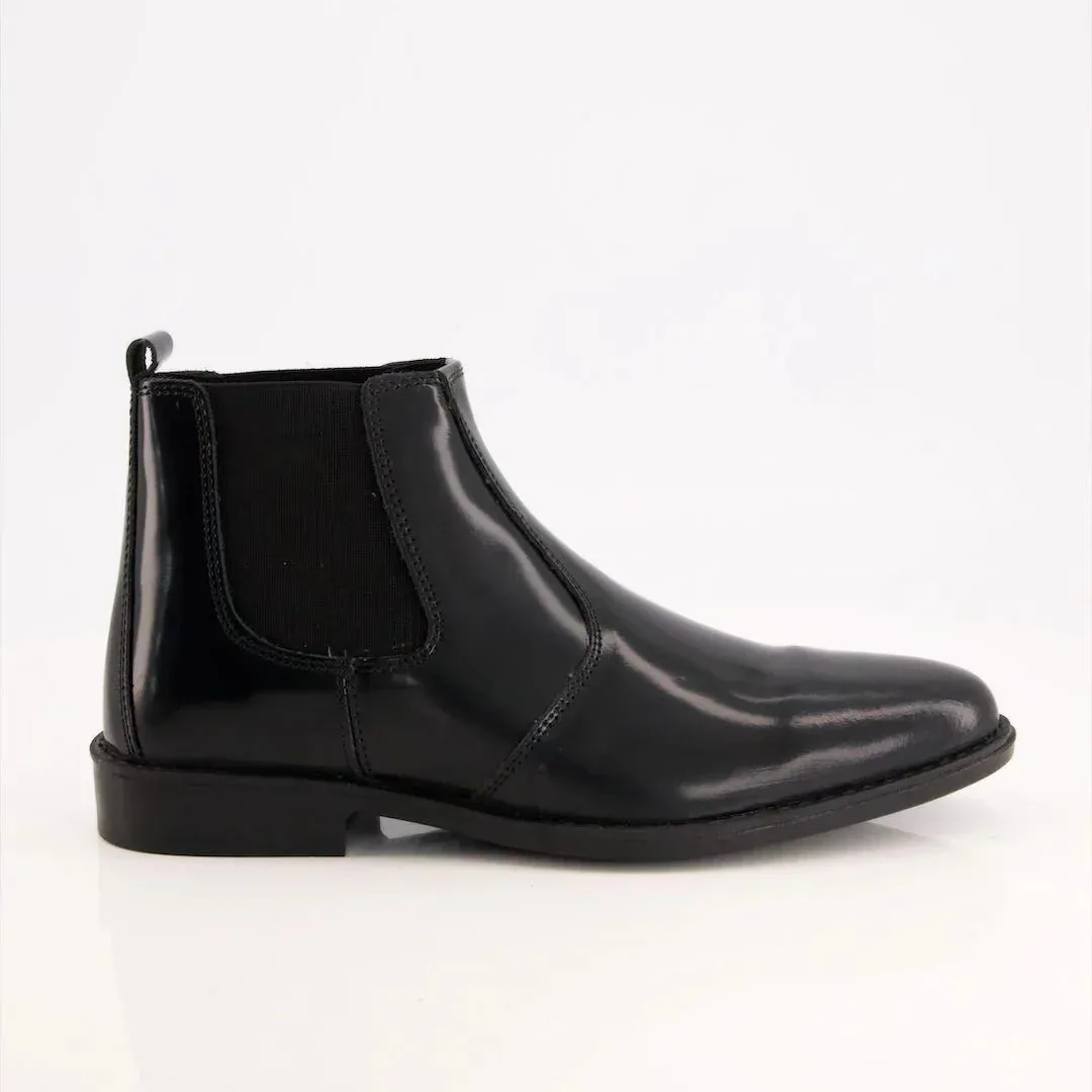 CG BLACK LEATHER CHELSEA BOOTS