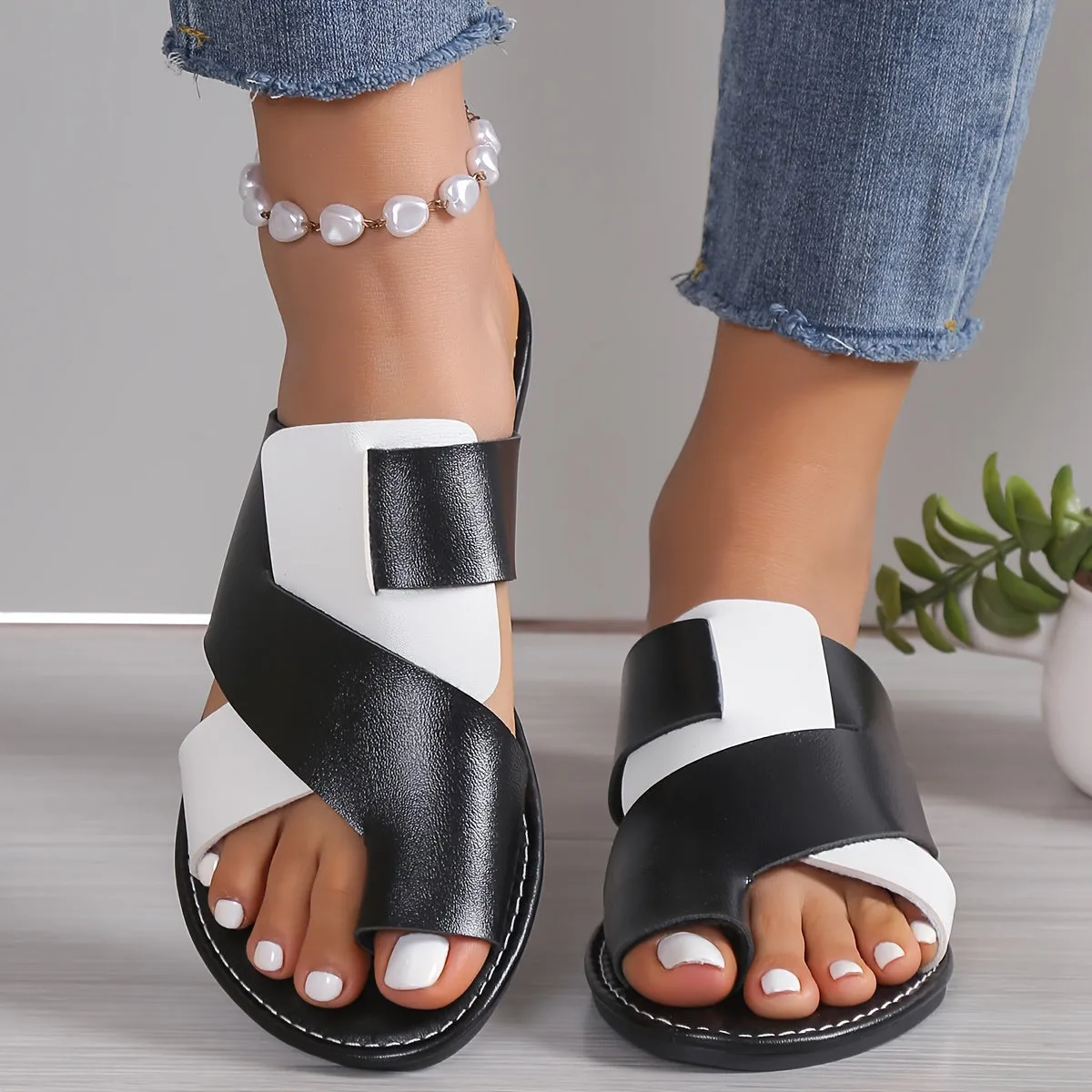 Supportive and fashionable orthopedic Sandals